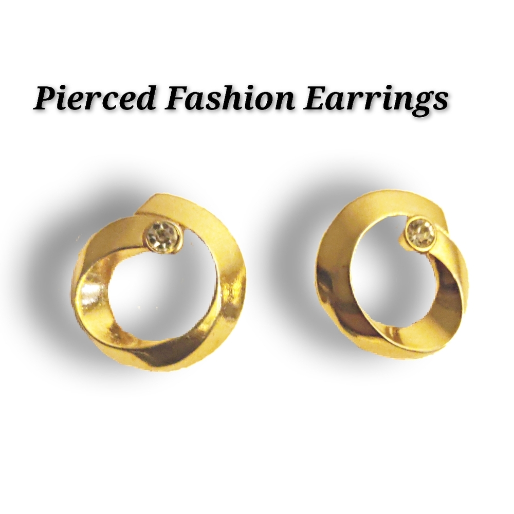👣4/$20. Gold Swirl Ribbon Pierced Earring